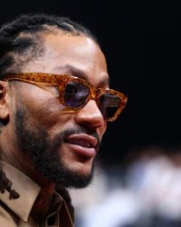 为庆祝罗斯退役公牛球衣，Adidas将复刻Rose 1球鞋，售价130美元